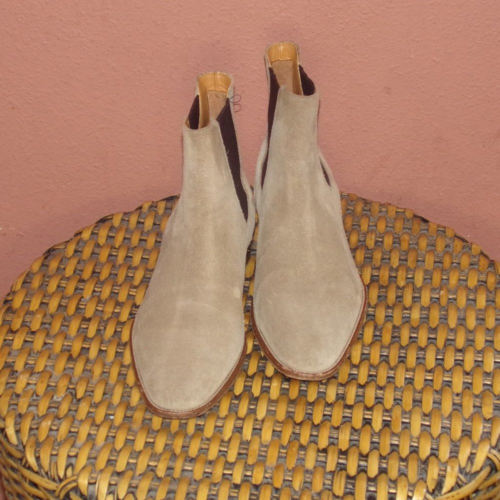 Saint Laurent Wyatt Chelsea Boot in Tobacco Suede. Size 41 8 M